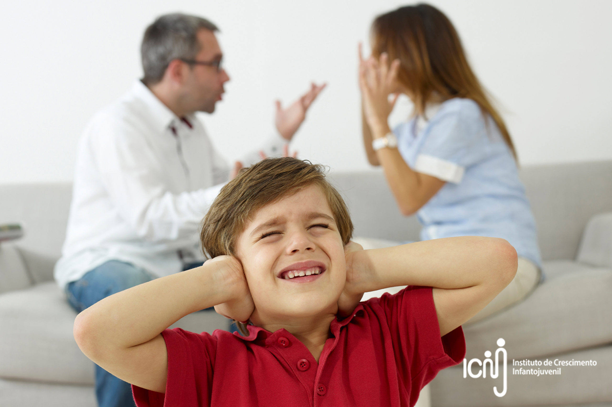 Quais são as consequências quando os pais brigam na frente dos filhos?
